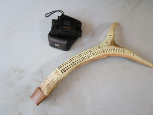 lot 183 image: Antler cribbage board, bird watchin...