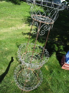 lot 188 image: Basket stand with graduated size ba...