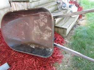 lot 190 image: True Temper wheelbarrow...