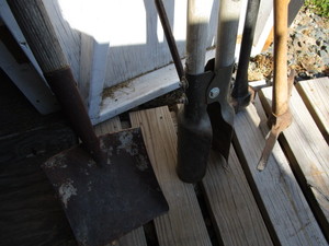 lot 196 image: Post hole digger, splitting maul, p...