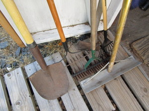 lot 200 image: Hand tools with spade, single bit a...