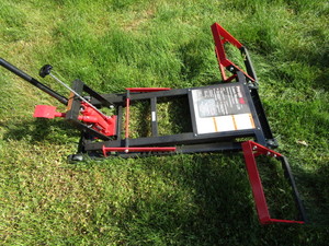 lot 201 image: Lawn mower lift, 500bs, lifts 26H...