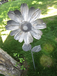 lot 205 image: Sunflower blue tooth speaker holder...