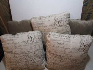 lot 98 image: Decorative throw pillows, qty 5...