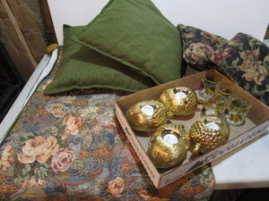 lot 100 image: Throw pillows, table cover, acorn &...