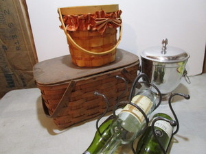 lot 45 image: Baskets including vintage picnic & ...