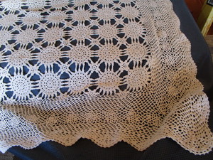 lot 39 image: Hand crocheted table cloth, 60x80...
