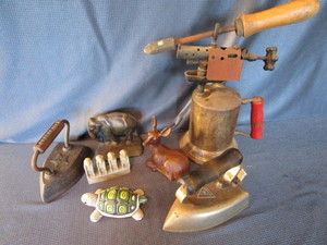 lot 33 image: Sad irons - Geneva & American Beaut...