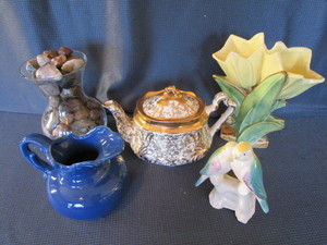 lot 229 image: Vintage McCoy tulip vase, lovebird p...