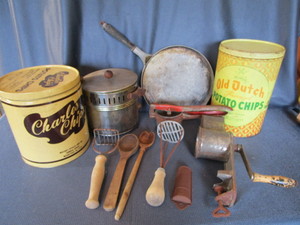 lot 245 image: Kitchen primitives Old Dutch & Cha...
