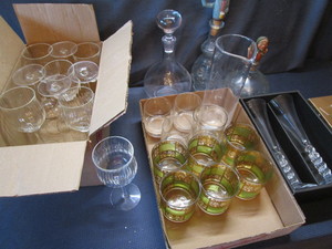 lot 292 image: Vintage wooden bottle stoppers - on...