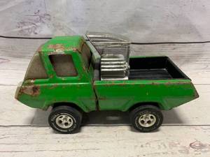 lot 6 image: Green Tonka Pickup with Motor In Bed 8  Long