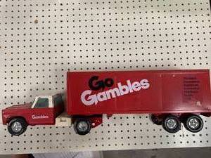 lot 12 image: Rare Nylint Gambles Semi Truck 26 Long