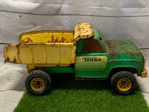 lot 17 image: Tonka Dump Truck 13190