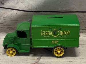 lot 20 image: Ertl John Deere Coin Bank