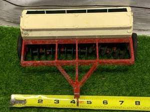 lot 24 image: Vintage Farm Implement Toy