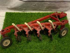 lot 26 image: Vintage Farm Implement Toy