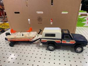 lot 28 image: Vintage U-Haul Truck, Boat & Trailer