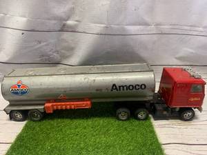 lot 29 image: Vintage Ertl Amoco Fuel Tanker Semi Truck 18 Long