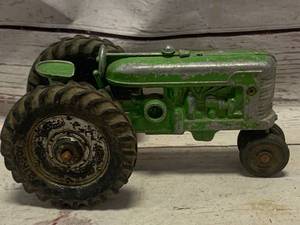lot 31 image: Antique Oliver Slick Toy Tractor 7 Long