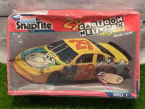 lot 32 image: New 132 Shop Type Cartoon Network Model Car