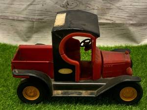 lot 33 image: Vintage Tonka Model T Roadster Pickup Truck