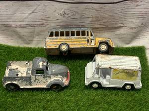 lot 37 image: Lot of Three Antique Tootsietoy Vehicles