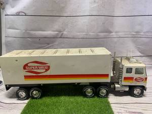 lot 46 image: Nylint Super Value Semi Truck