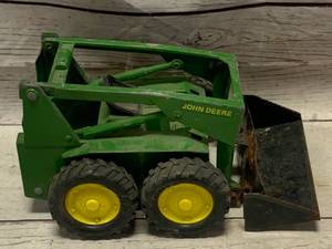 lot 55 image: Vintage Ertl John Deere Skid Steer Loader