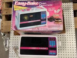 lot 62 image: Vintage Easy Bake Oven