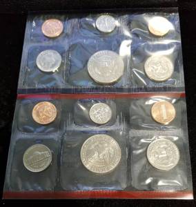 lot 42-A image: 1993 US P-D MINT SET IN ORIGINAL PACKAGING 12 COINS