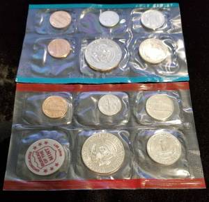 lot 35-A image: 1972 US MINT SET IN ORIGINAL PACKAGING (11 COINS)
