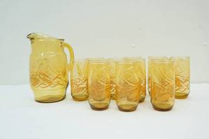 Vintage beverage glass set