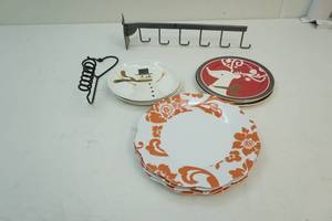 Wire rack holders, holiday plates