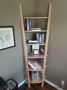 Pisa Modern style corner leaning bookshelf