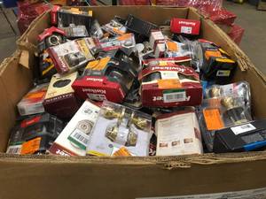 lot 48 image: Sorted pallet of door knobs - mixed conditions - see pictures