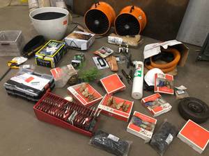 lot 17 image: Mixed lot of miscellaneous items- mixed condition