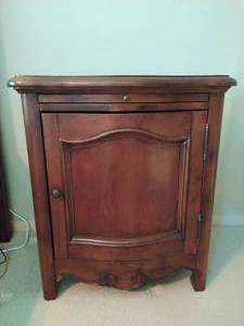 lot 27 image: Nightstand Cabinet