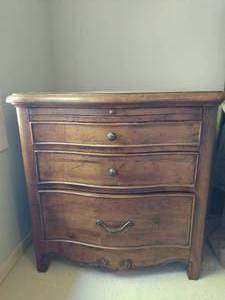 lot 28 image: Three Drawer Nightstand