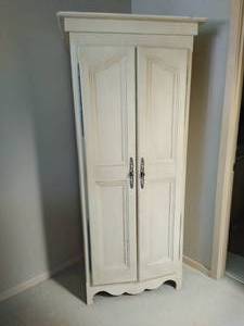 lot 29 image: WardrobeArmoire