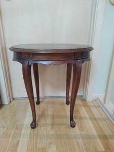 lot 36 image: End Table With Sliding Tray