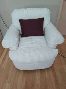 lot 42 image: Henredon Upholstered Chair
