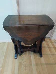 lot 43 image: Dropleaf End table