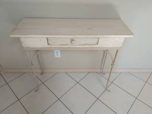 lot 46 image: Hallway Table
