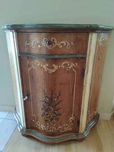 lot 45 image: Hekman Servant Console Table