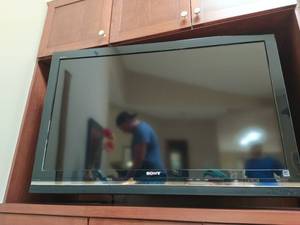 lot 48 image: Sony 46 TV