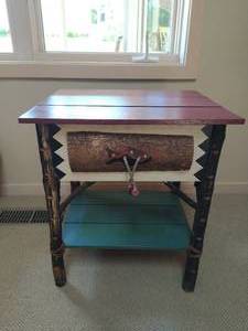 lot 76 image: Cabin style end table with drawer