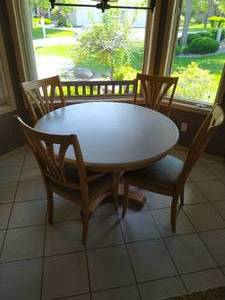 lot 79 image: Kitchen Table With four Chair