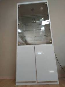 lot 83 image: Lighted Curio Cabinet