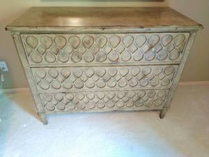 lot 85 image: Hickory Chair Three Drawer Chest